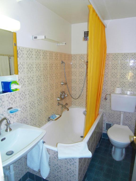 Hotel Les Vieux Toits Neuchâtel Oda fotoğraf
